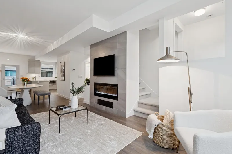 21 856 ORWELL STREET - photo 2 of 25