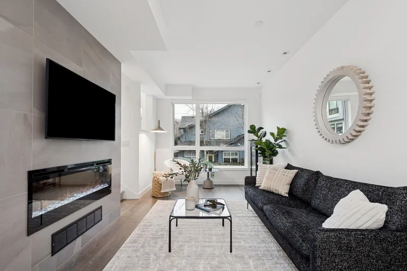 21 856 ORWELL STREET - photo 4 of 25