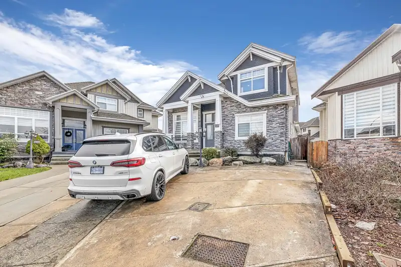 12778 67 AVENUE - photo 2 of 36