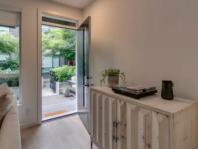 8 533 E 3RD STREET - photo 3 of 33