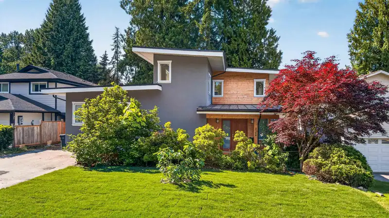 2388 PATRICIA AVENUE - photo 1 of 34