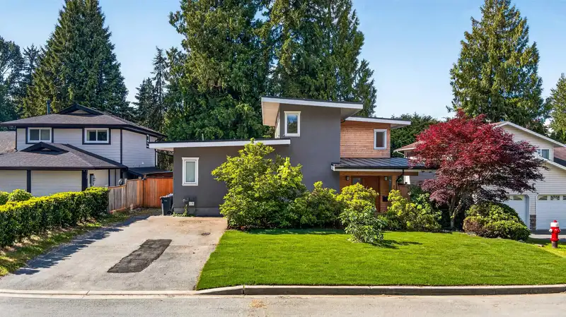2388 PATRICIA AVENUE - photo 2 of 34
