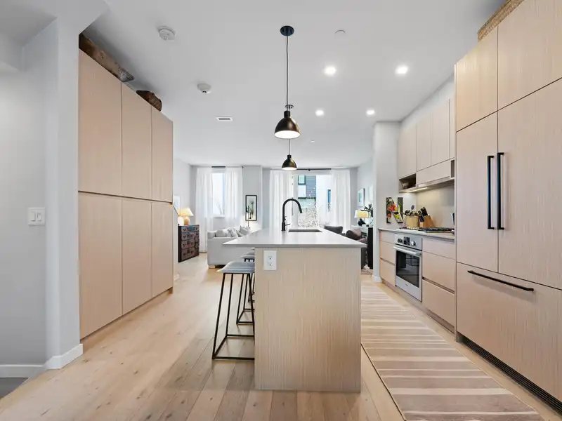 31 528 E 2ND STREET - photo 4 of 40