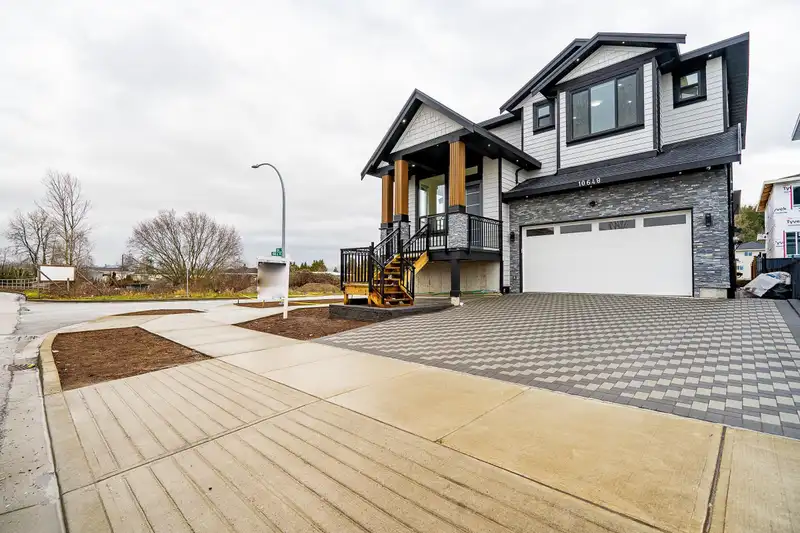 10648 124 STREET - photo 2 of 31