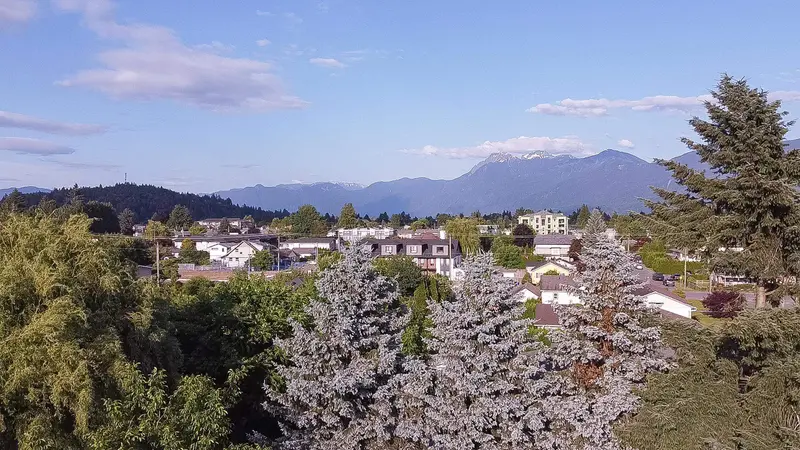 46235 PRINCESS AVENUE - photo 3 of 25