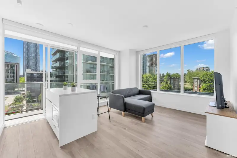 510 13428 105 AVENUE - photo 1 of 32
