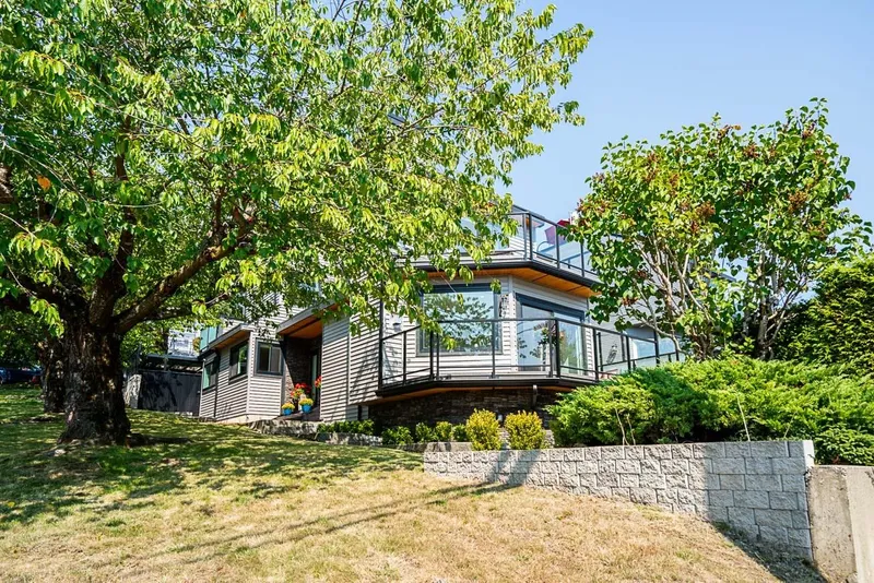 15807 COLUMBIA AVENUE - photo 2 of 25