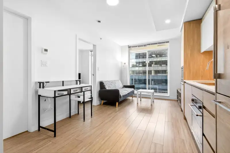 1607 13615 FRASER HIGHWAY - photo 1 of 31