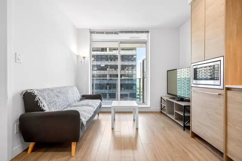 1607 13615 FRASER HIGHWAY - photo 4 of 31