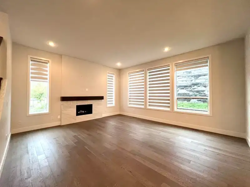 3561 SHEFFIELD AVENUE - photo 3 of 16