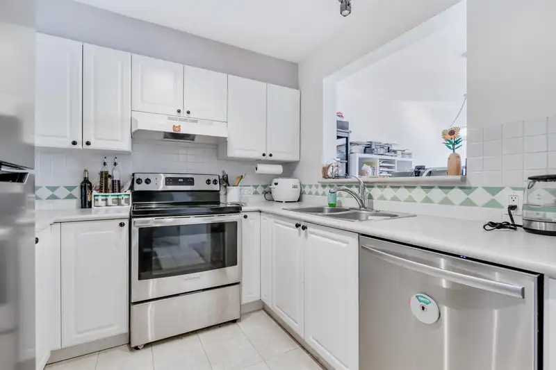 417 15268 105 AVENUE - photo 2 of 20