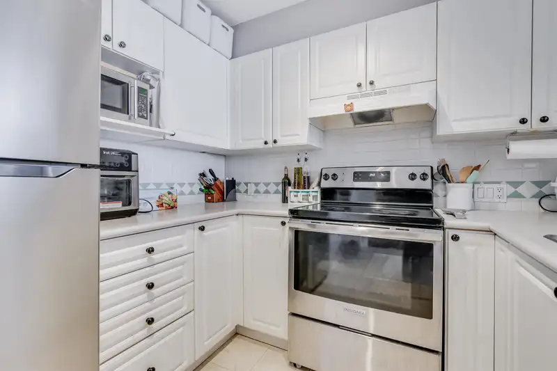 417 15268 105 AVENUE - photo 3 of 20