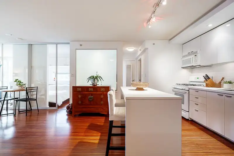 502 328 E 11 AVENUE - photo 4 of 36