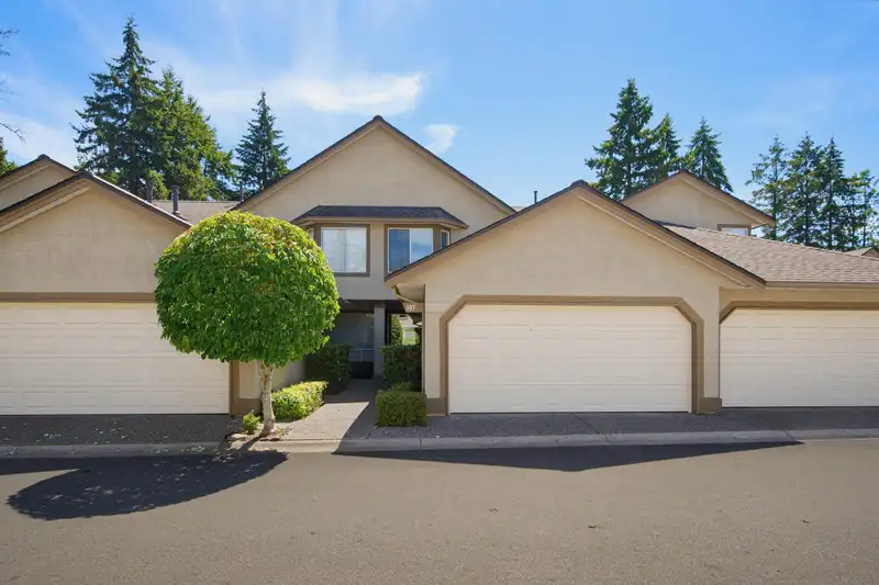 107 15988 83 AVENUE - photo 1 of 34