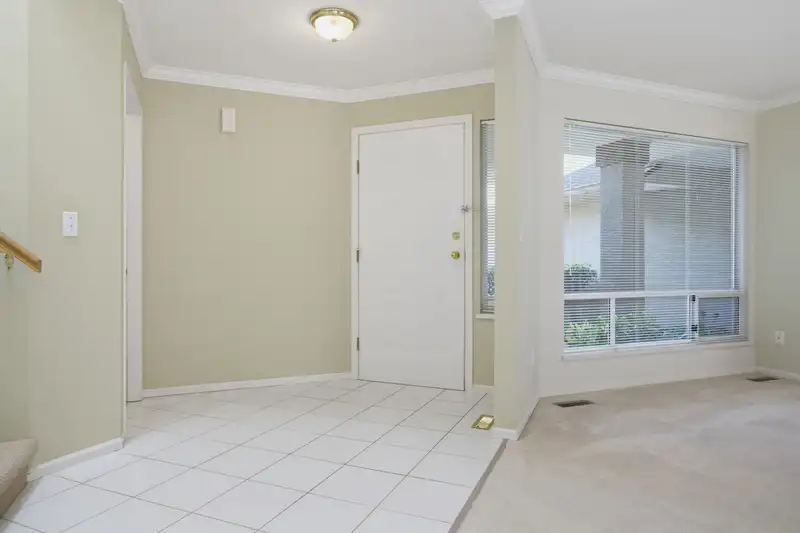 107 15988 83 AVENUE - photo 4 of 34