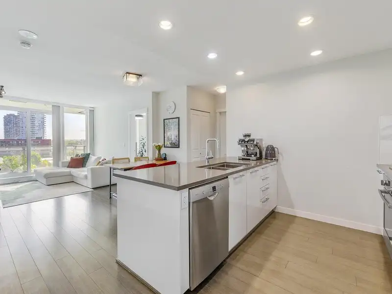 711 3281 E KENT AVENUE NORTH - photo 2 of 21
