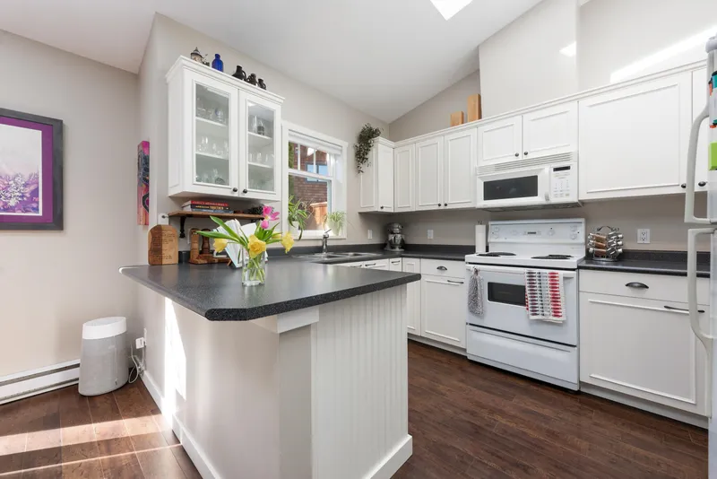 97 1821 WILLOW CRESCENT - photo 1 of 25