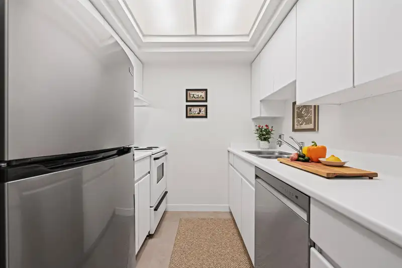 107 1425 ESQUIMALT AVENUE - photo 2 of 28