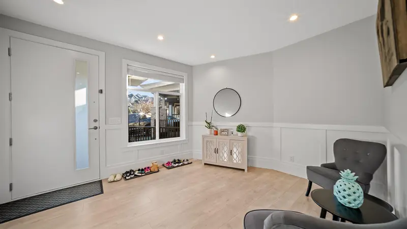 14551 61 AVENUE - photo 2 of 25