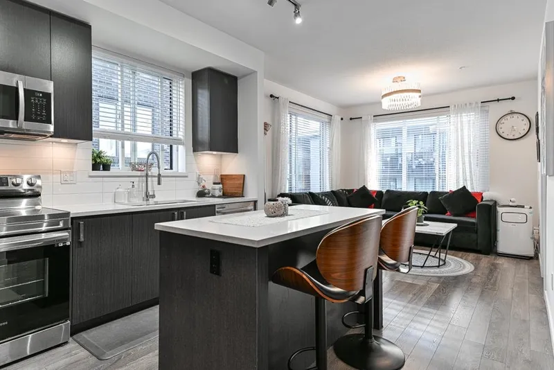 406 15815 85 AVENUE - photo 1 of 25