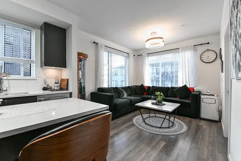 406 15815 85 AVENUE - photo 4 of 25