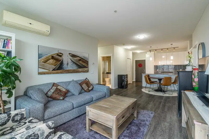 602 9311 ALEXANDRA ROAD - photo 2 of 38