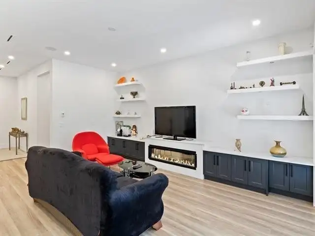 17030 79A AVENUE - photo 4 of 22
