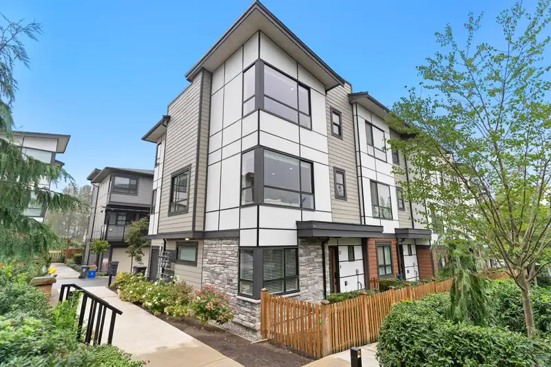 12 20150 81 AVENUE - photo 1 of 32