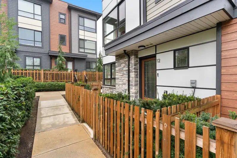 12 20150 81 AVENUE - photo 3 of 32