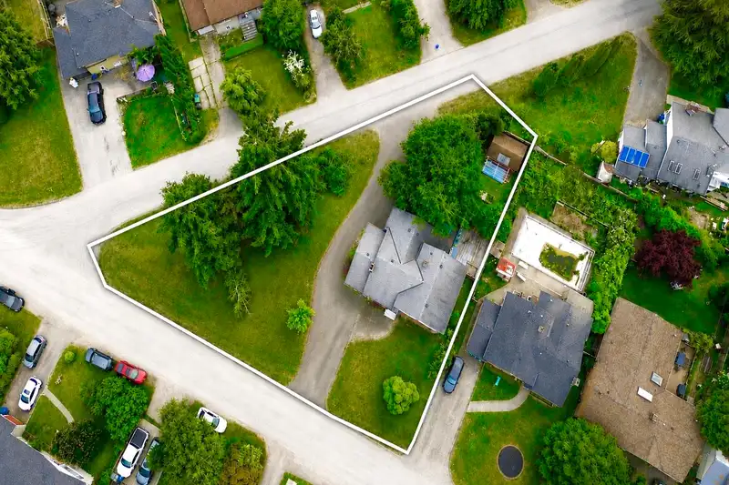 11063 135A STREET - photo 3 of 28