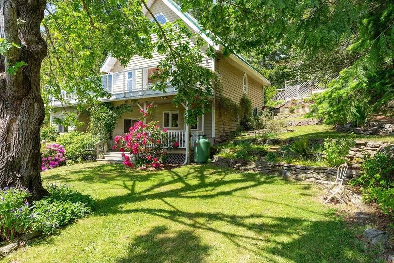 273 LEIGHTON LANE - photo 1 of 25