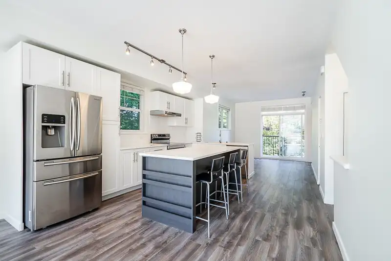 18 14905 60 AVENUE - photo 1 of 29