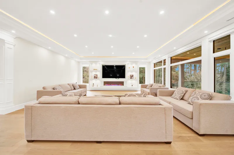 16285 28 AVENUE - photo 4 of 25