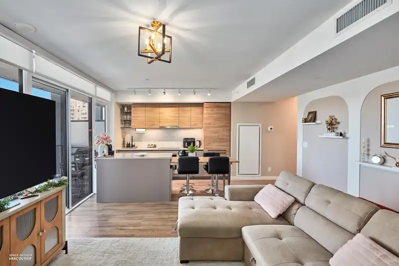 710 10448 UNIVERSITY DRIVE - photo 2 of 40