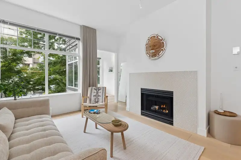 302 1388 NELSON STREET - photo 3 of 38