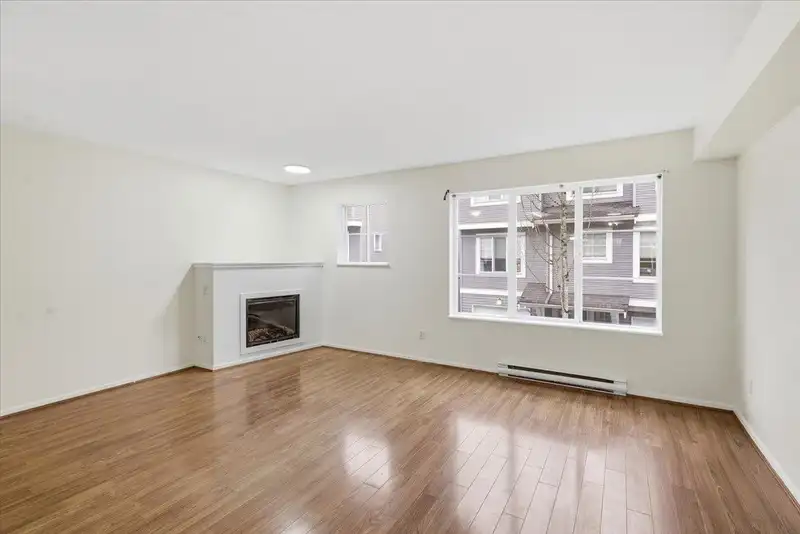 53 15155 62A AVENUE - photo 2 of 35