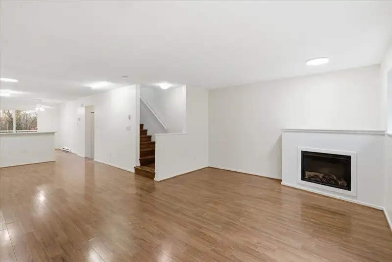 53 15155 62A AVENUE - photo 4 of 35