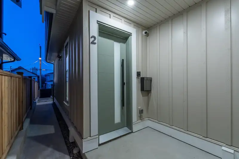 2 3133 E 19TH AVENUE - photo 2 of 22