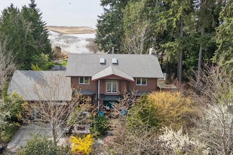 6279-6283 SECHELT INLET ROAD - photo 3 of 40