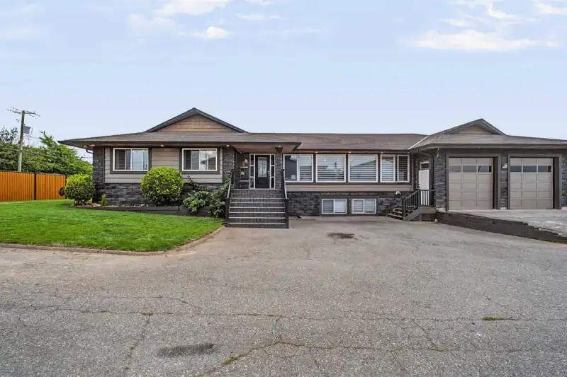 2247 WINDSOR STREET - photo 1 of 40
