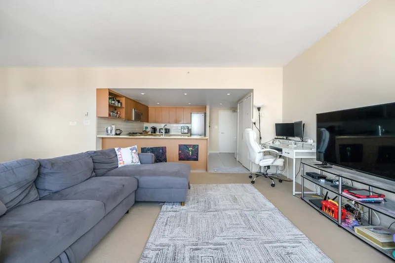 812 522 W 8TH AVENUE - photo 2 of 22