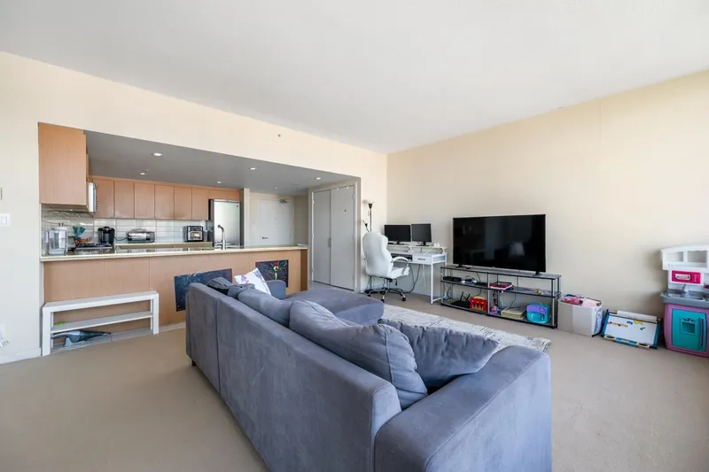 812 522 W 8TH AVENUE - photo 3 of 22