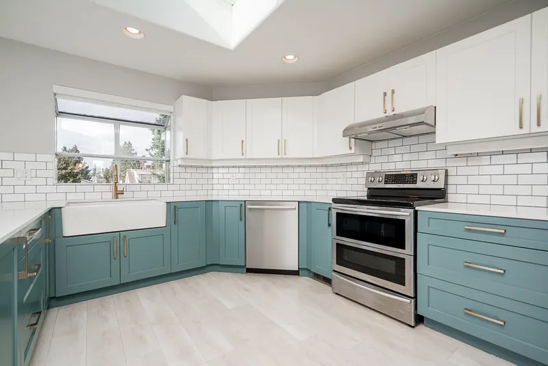 949 KENT STREET - photo 4 of 25