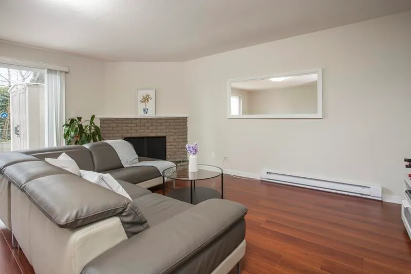 3 3051 SPRINGFIELD DRIVE - photo 4 of 25