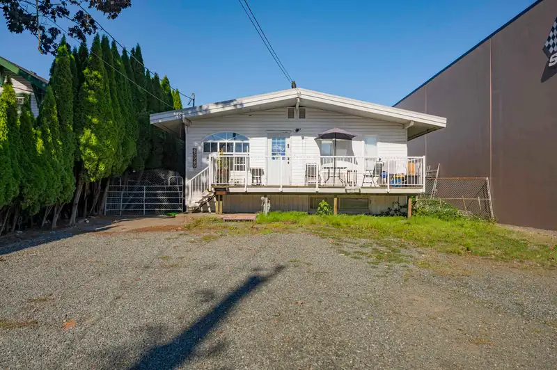45949 ROWAT AVENUE - photo 2 of 18
