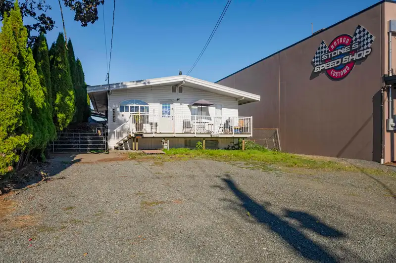 45949 ROWAT AVENUE - photo 3 of 18