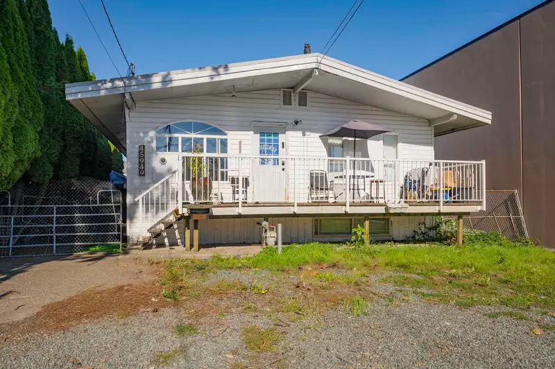 45949 ROWAT AVENUE - photo 4 of 18