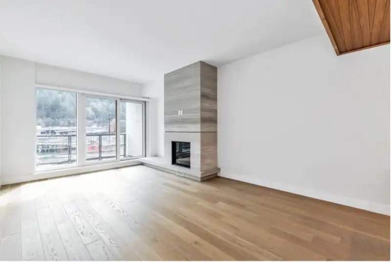 205 6707 NELSON AVENUE - photo 2 of 18