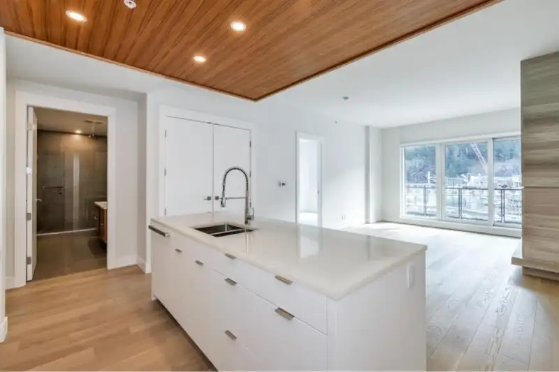205 6707 NELSON AVENUE - photo 4 of 18
