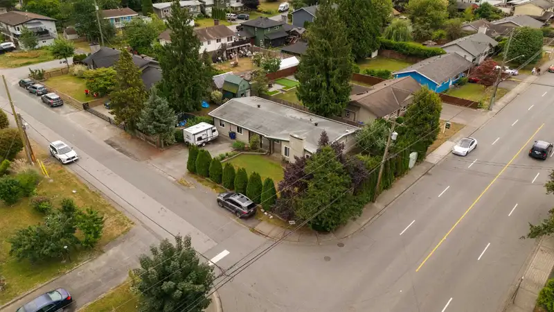 22702 123 AVENUE - photo 1 of 36